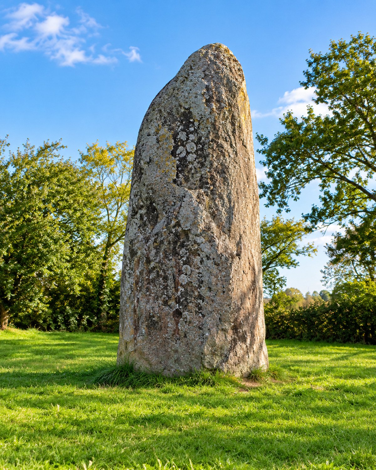 Le menhir dit la Pierre Frite à Basse-Goulaine